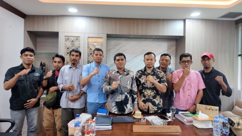 Hasby Yusuf, anggota DPD RI periode 2024-2029 dapil Maluku Utara saat bersilaturrahmi bersama rekan-rekan aktivis mahasiswa dan pekerja media (Sumber foto: rrr)